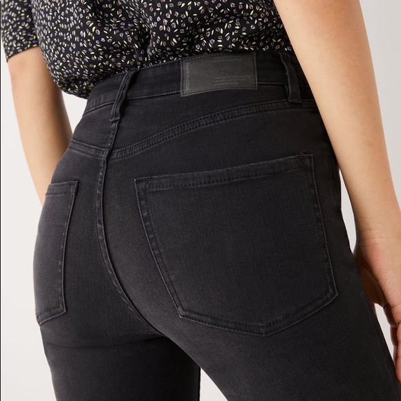 Frank and Oak Debbie jeans in distressed black - Picture 2 of 5